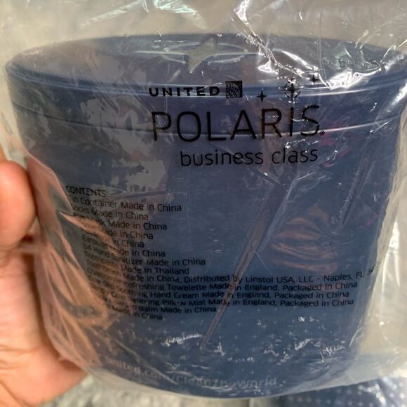 United Polaris Travel Tin with Travel essentials - Picture 3 of 3